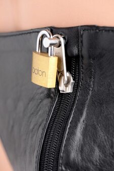 Leren Kuisheidskooi met Spikes &ndash; Strict Leather