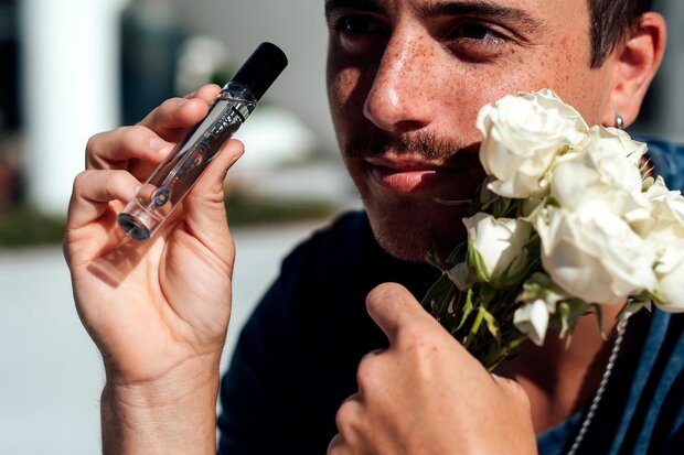 Confidence Feromonen Spray voor Mannen – Eye Of Love | Muskgeur met Honing, Jasmijn & Vanille