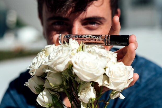 Confidence Feromonen Spray voor Mannen – Eye Of Love | Muskgeur met Honing, Jasmijn & Vanille